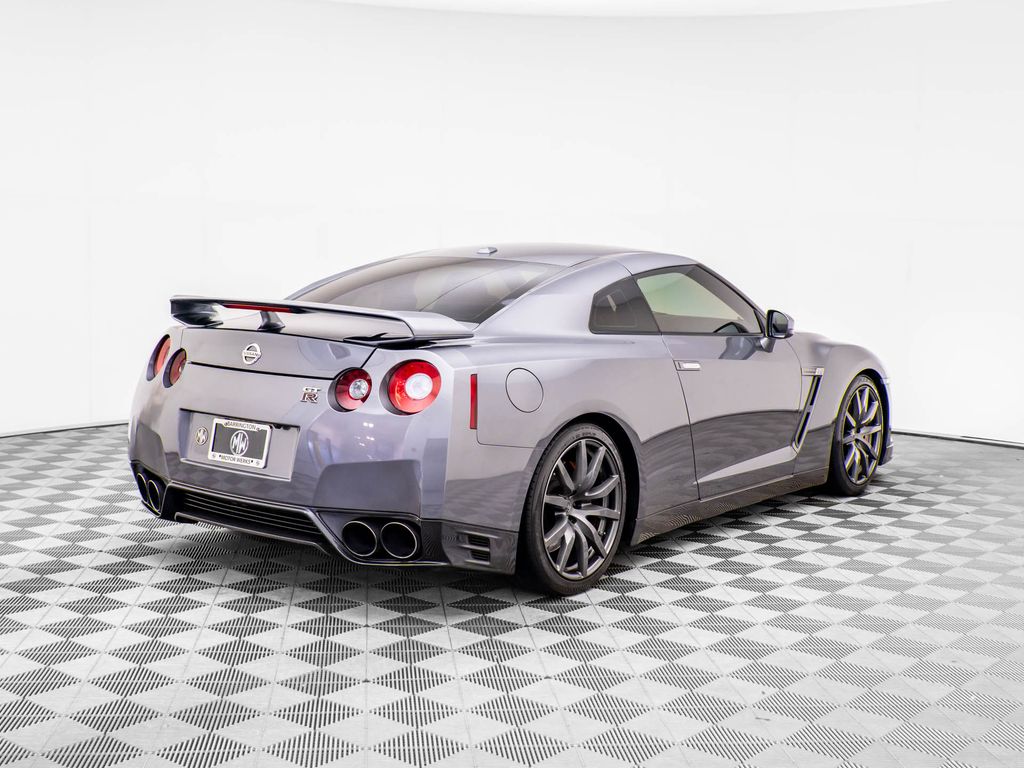 2014 Nissan GT-R Premium photo 4