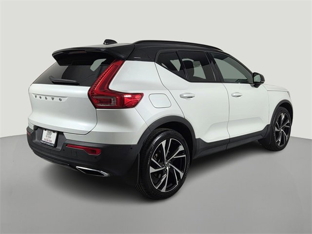 2019 Volvo XC40 R-Design photo 4