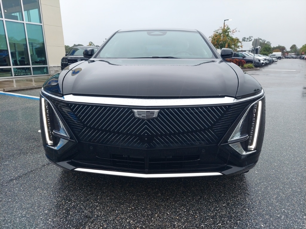 2023 Cadillac Lyriq Luxury photo 2