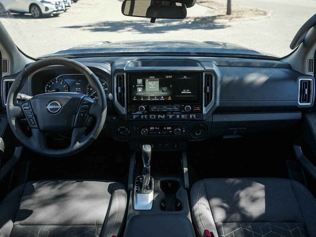 2025 Nissan Frontier SV photo 11