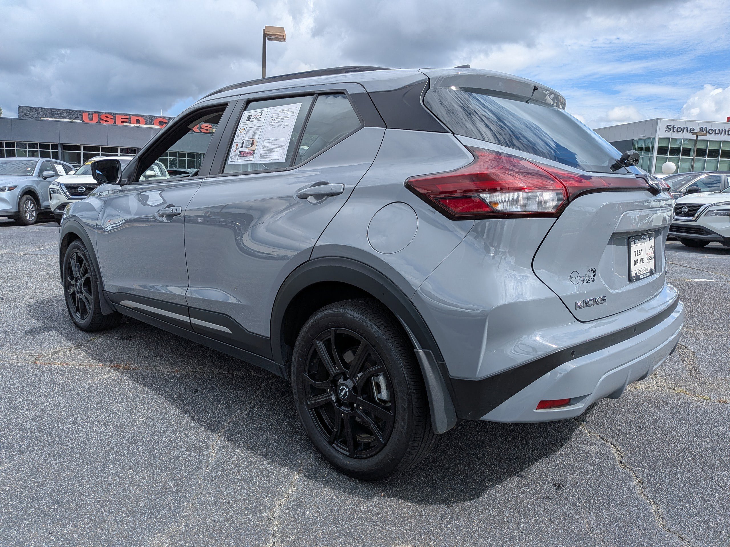 2024 Nissan Kicks SR photo 3