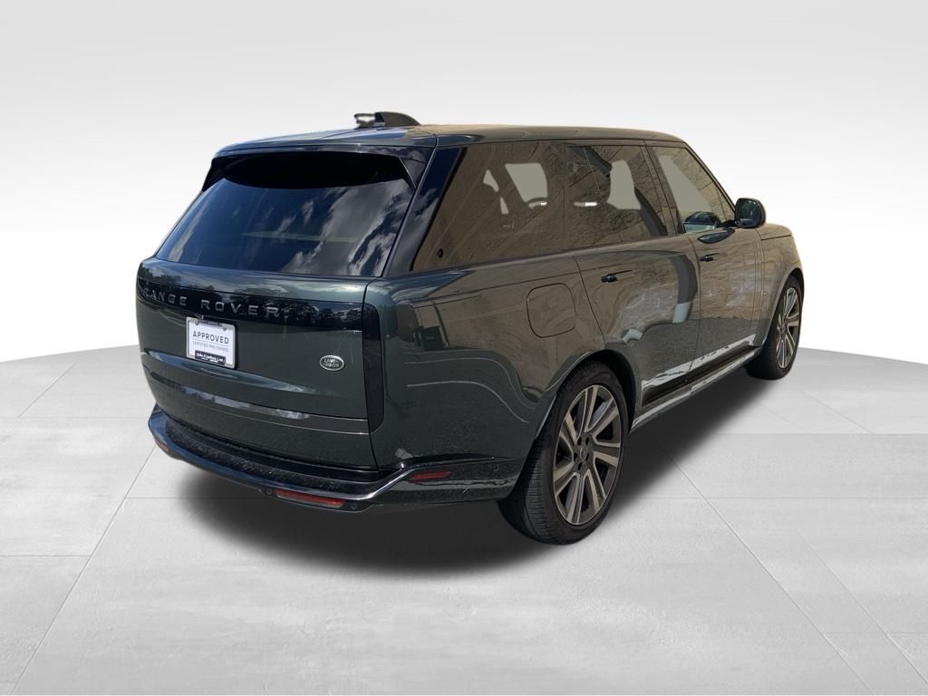 2023 Land Rover Range Rover SE photo 4