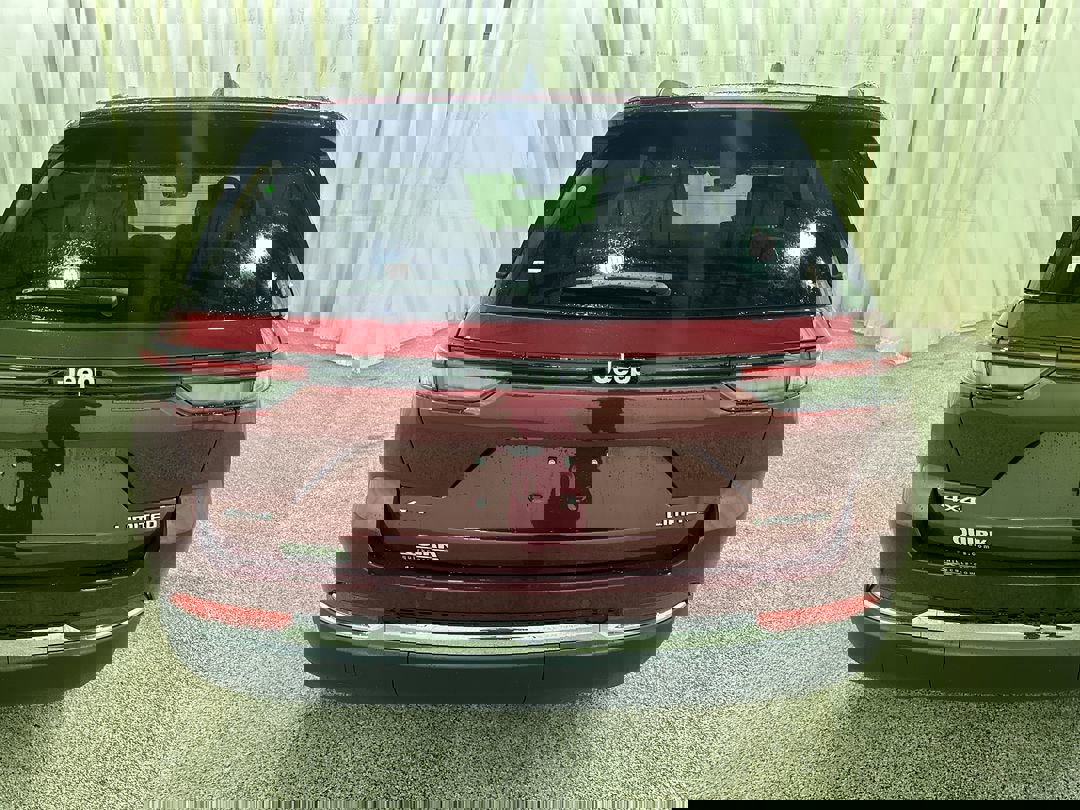 2025 Jeep Grand Cherokee Limited photo 4