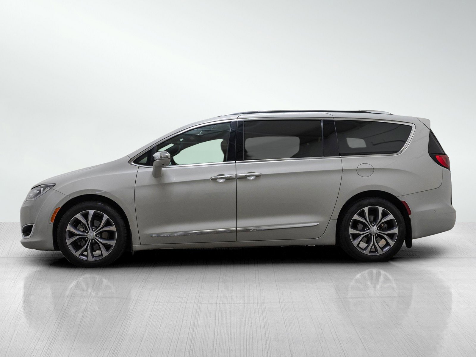 2020 Chrysler Pacifica Limited photo 3