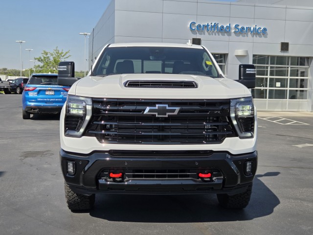 2025 Chevrolet Silverado 3500HD LTZ photo 3