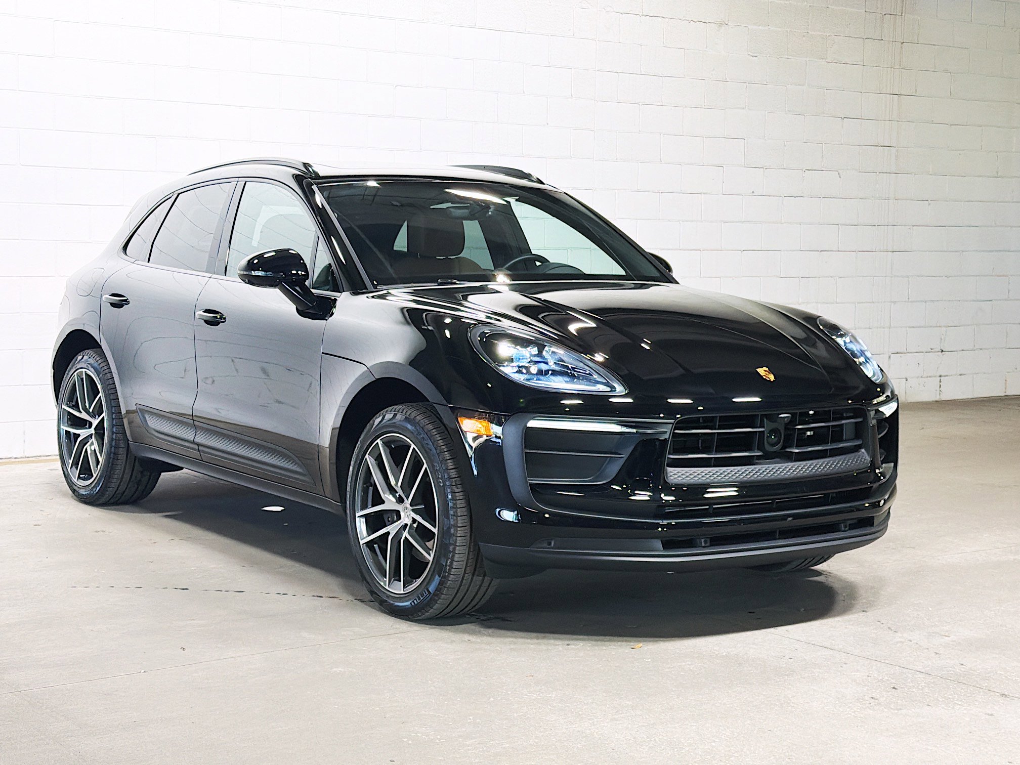 2025 Porsche Macan T photo 3