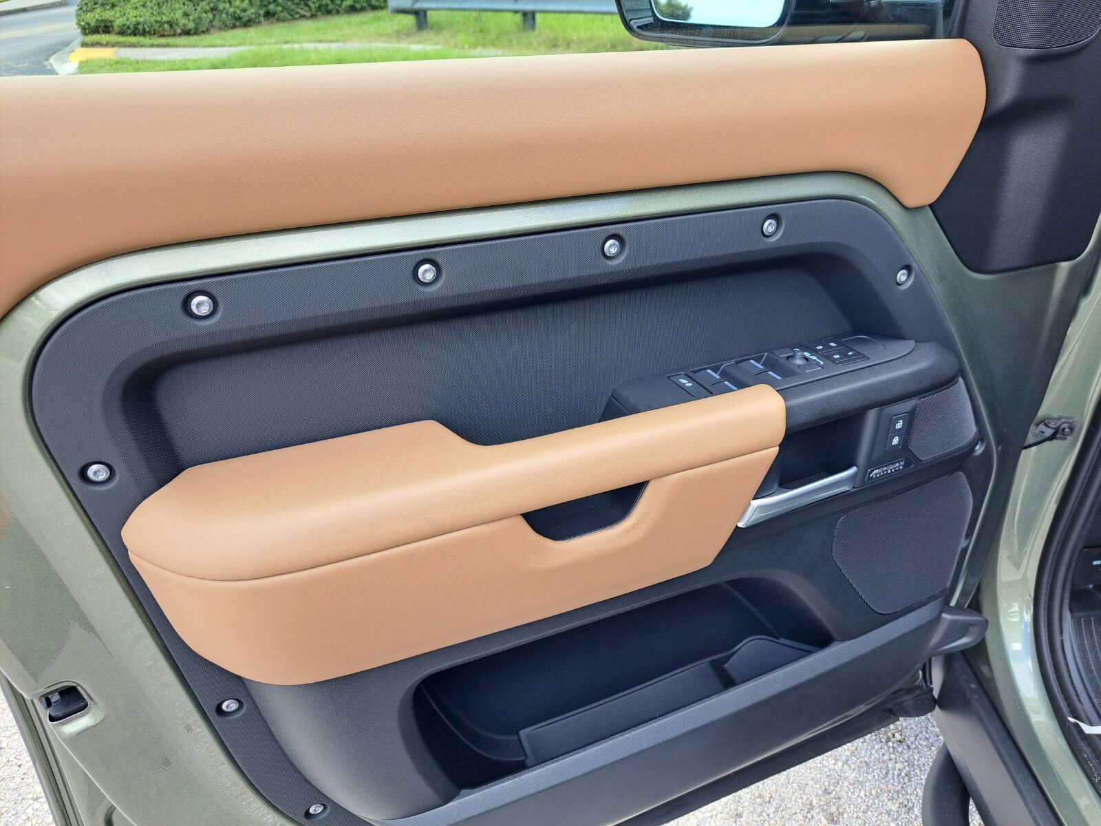 2025 Land Rover Defender X photo 10