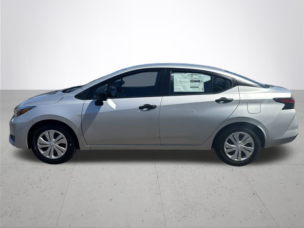 2025 Nissan Versa 1.6 S photo 11