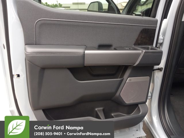 New 2025 Glacier Gray Metallic Tri-Coat Ford Lariat image 26