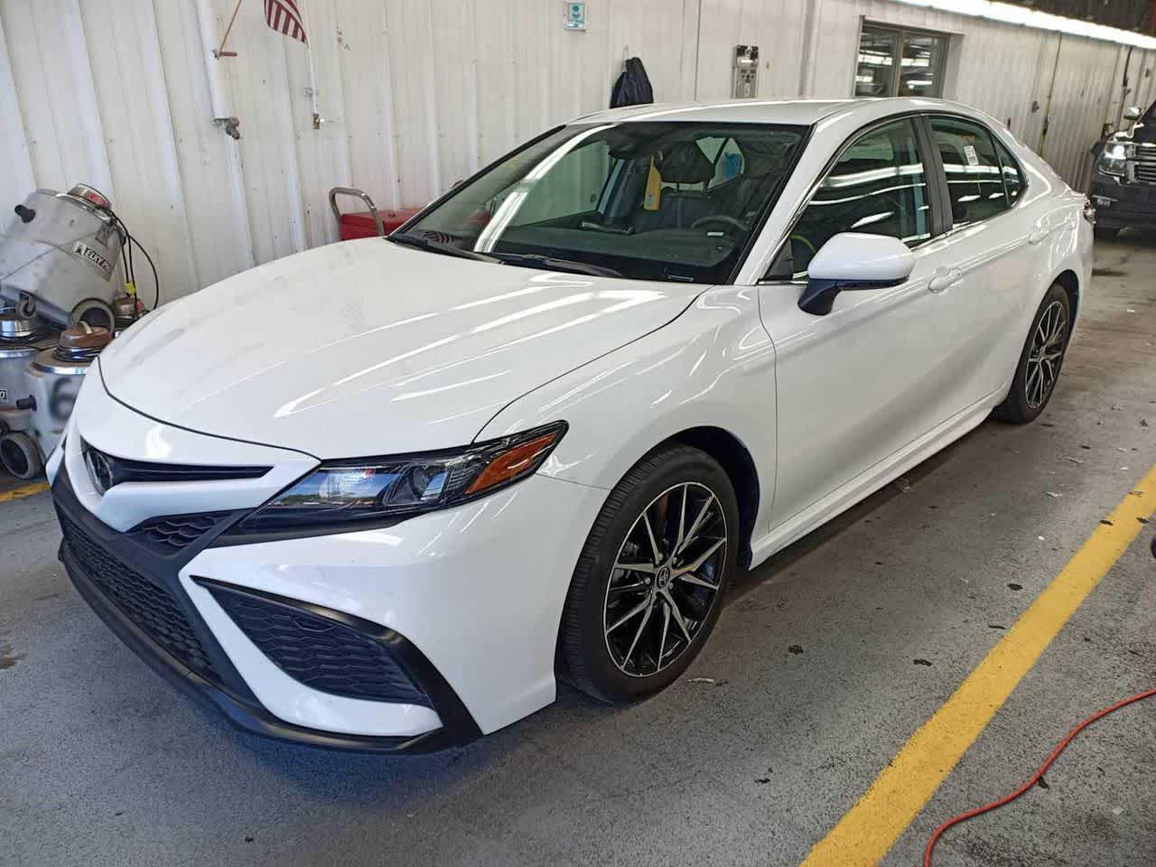 2024 Toyota Camry SE photo 2