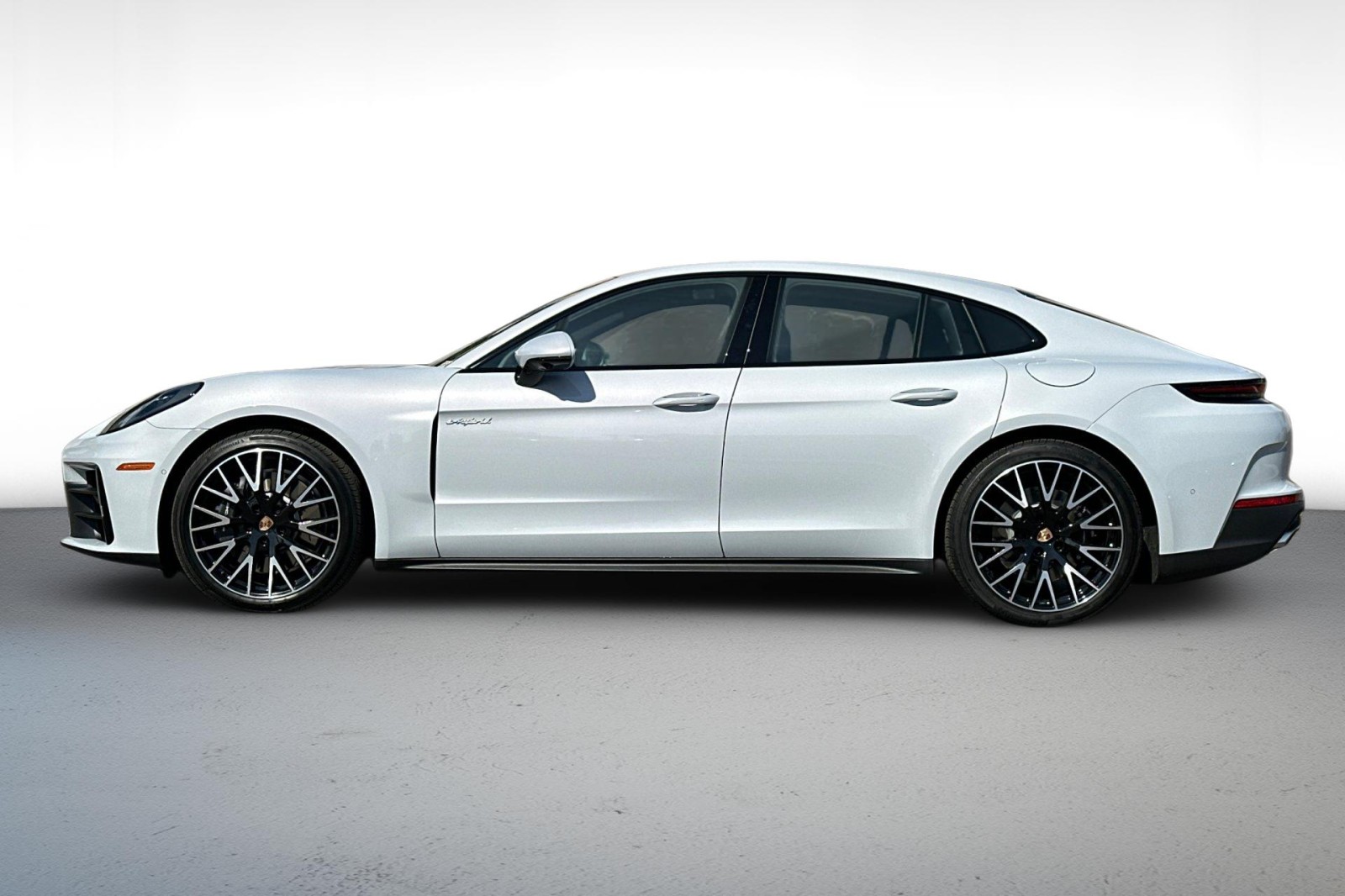 2026 Porsche Panamera 4 E-Hybrid photo 3