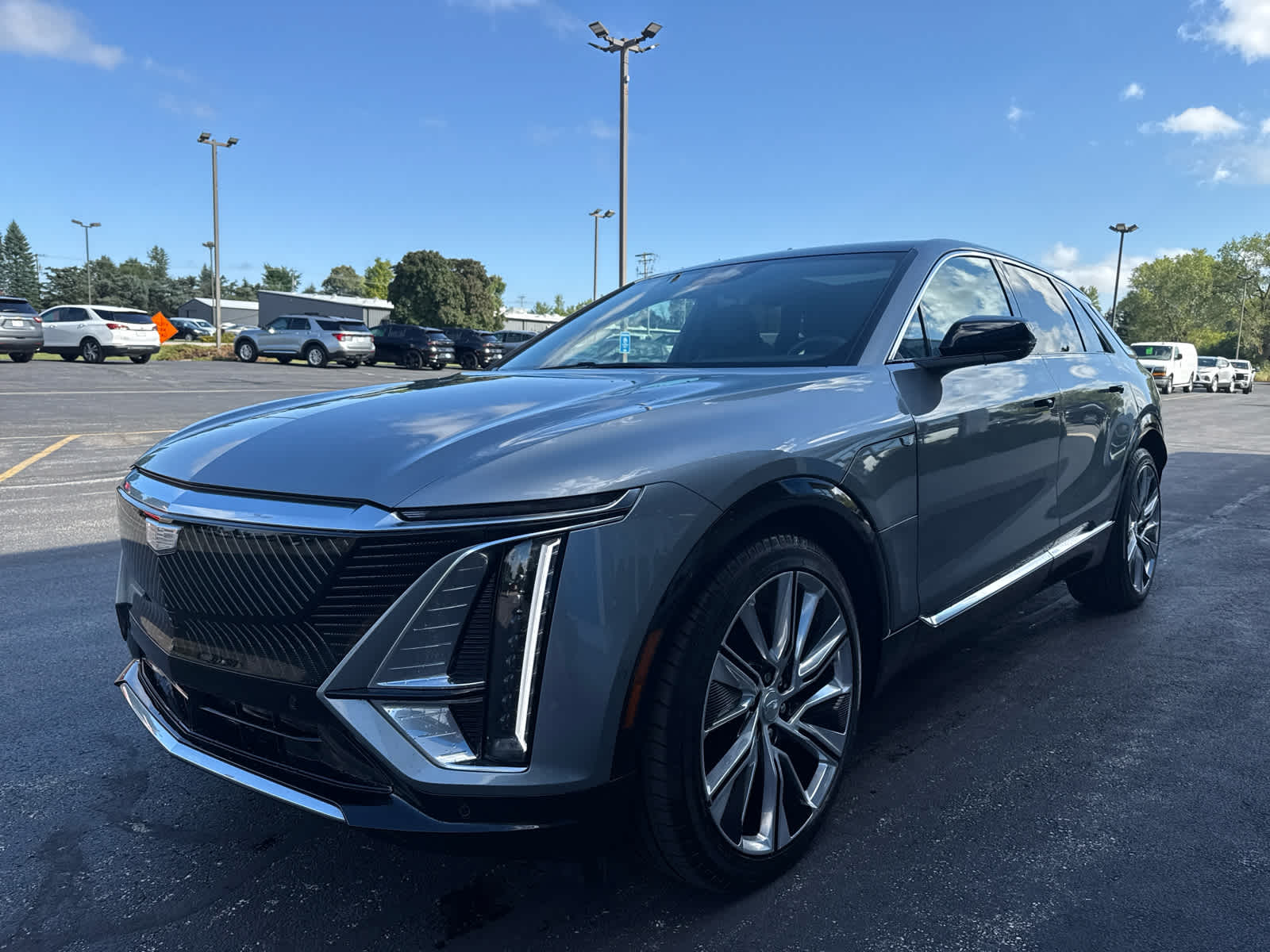 2025 Cadillac Lyriq Luxury photo 3