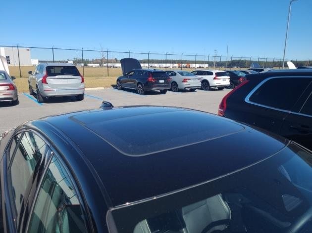 2024 Volvo S60 B5 Plus Black Edition photo 2