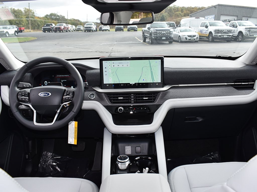 2026 Ford Explorer Platinum photo 4