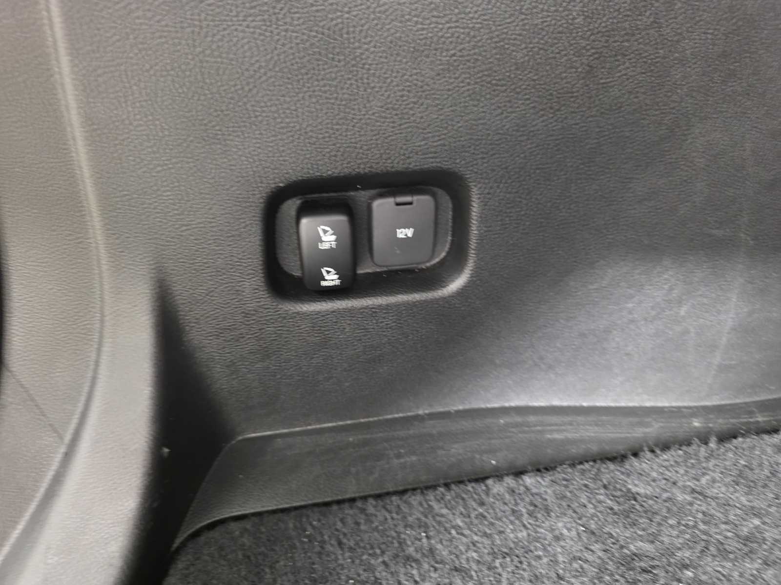2023 Ford Edge SEL photo 2