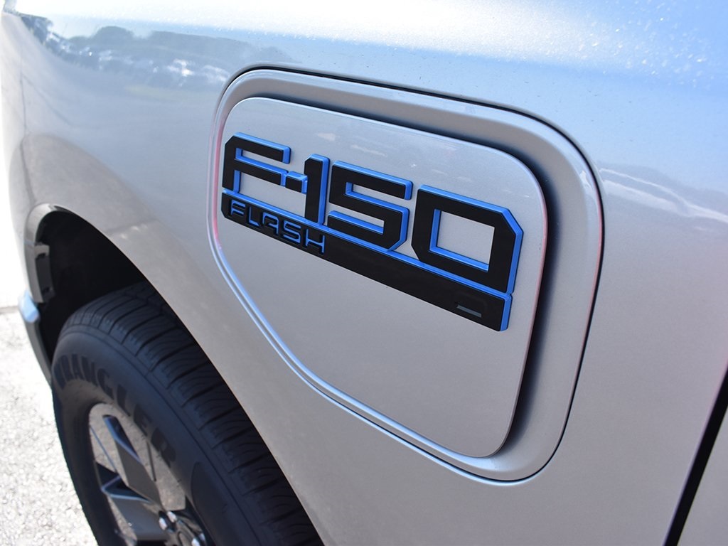 2025 Ford F-150 Lightning XLT photo 15
