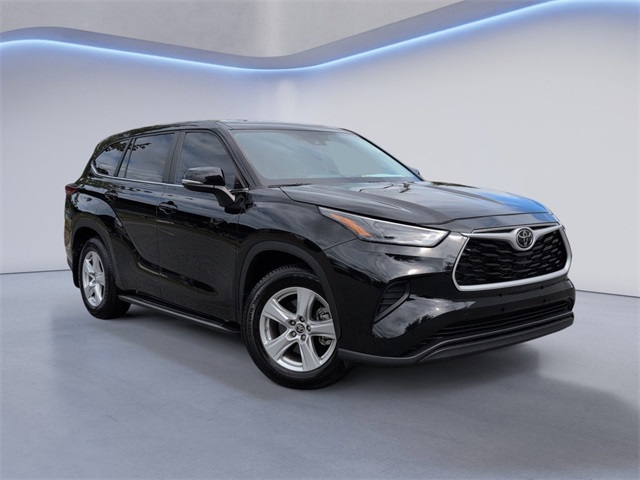 2023 Toyota Highlander L photo 2