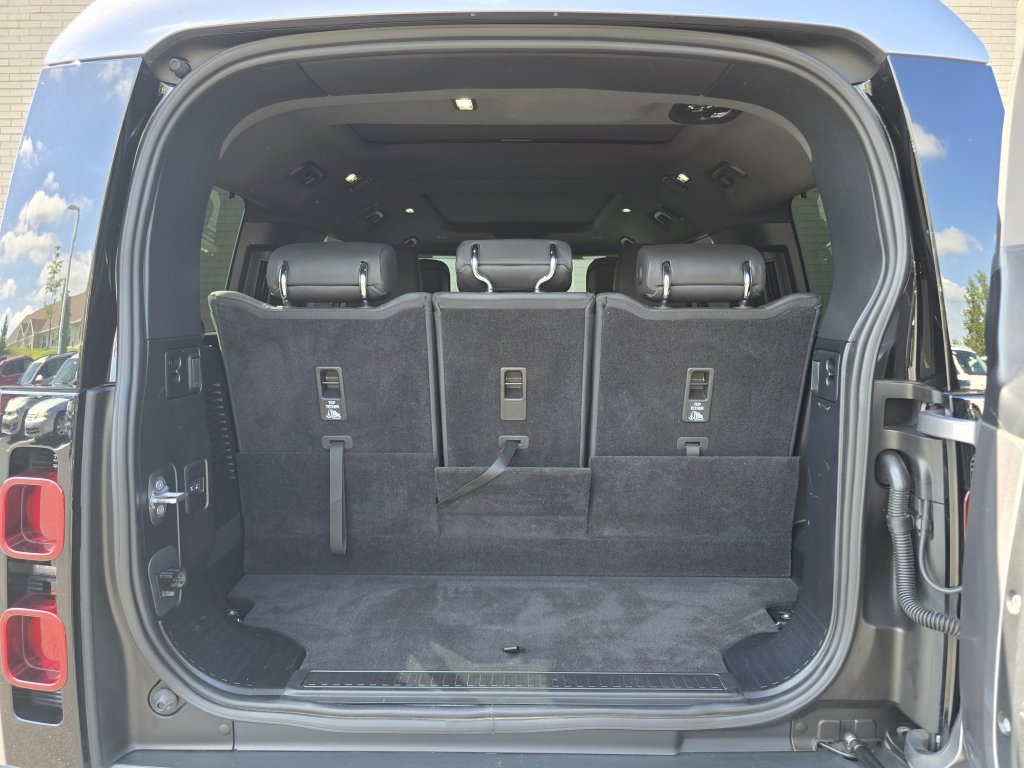 2023 Land Rover Defender 130 S photo 24