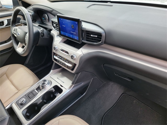 2023 Ford Explorer XLT photo 16