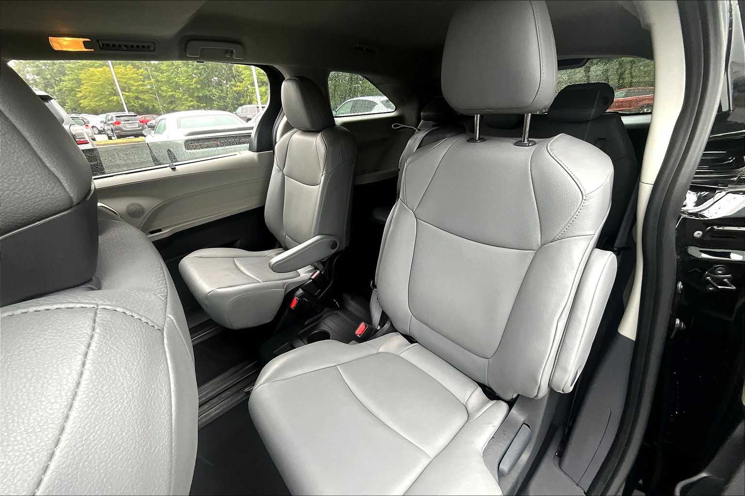 2024 Toyota Sienna XLE photo 19