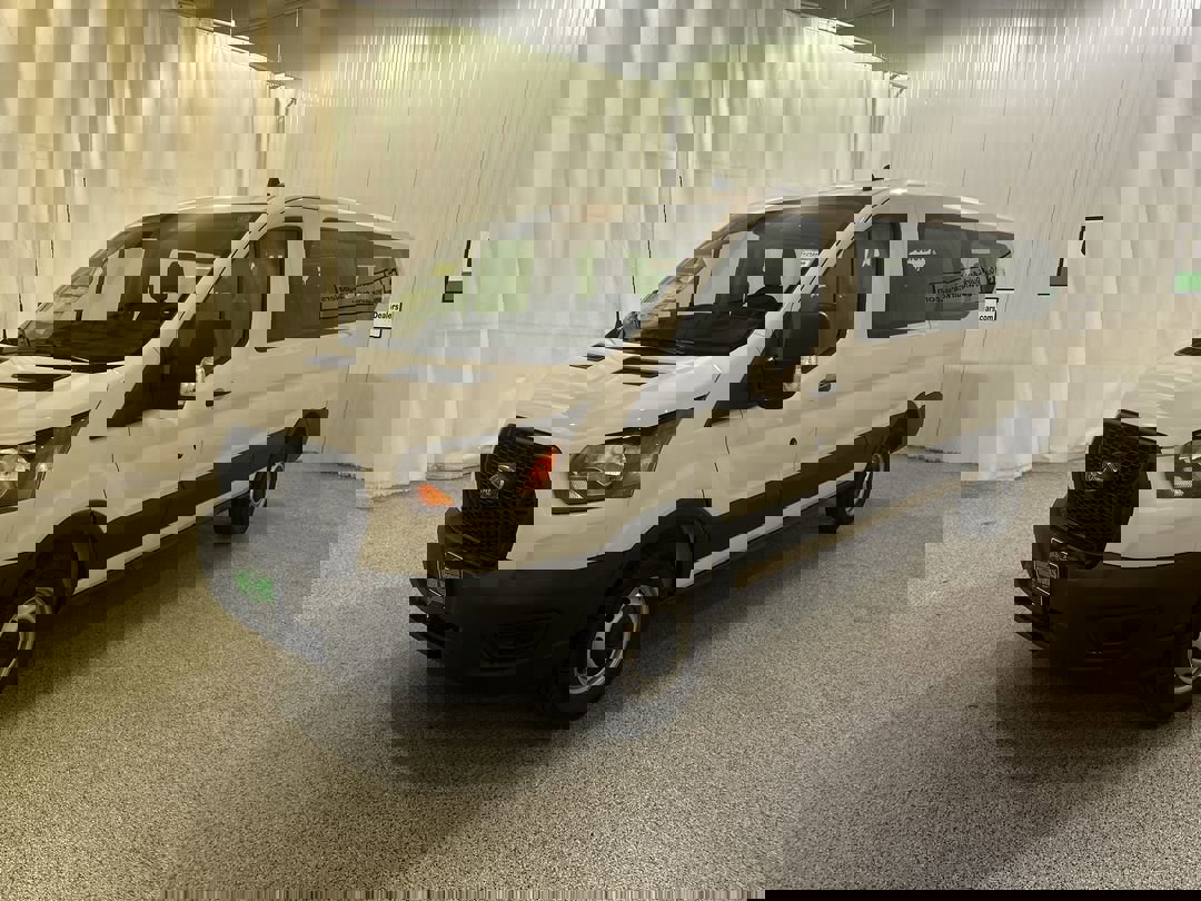 2025 Ford Transit Passenger XL photo 4