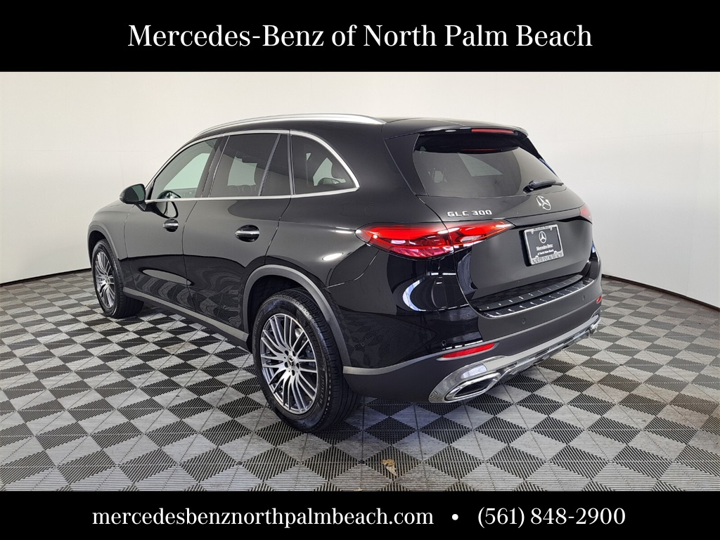 2025 Mercedes Benz GLC 300 photo 2