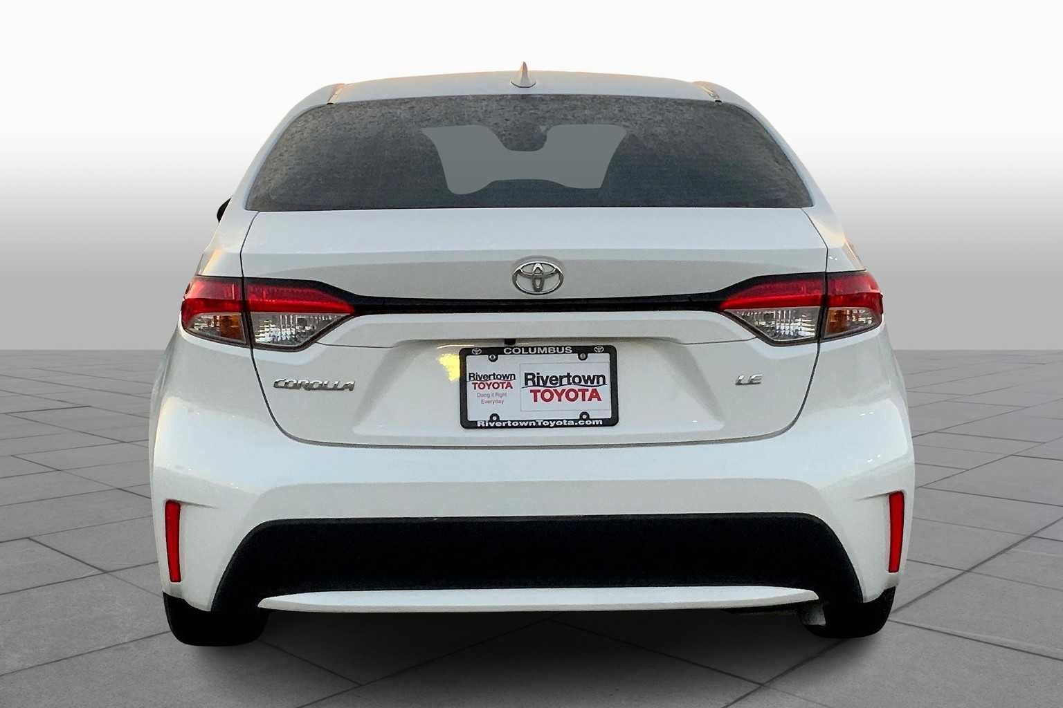 2022 Toyota Corolla LE photo 4