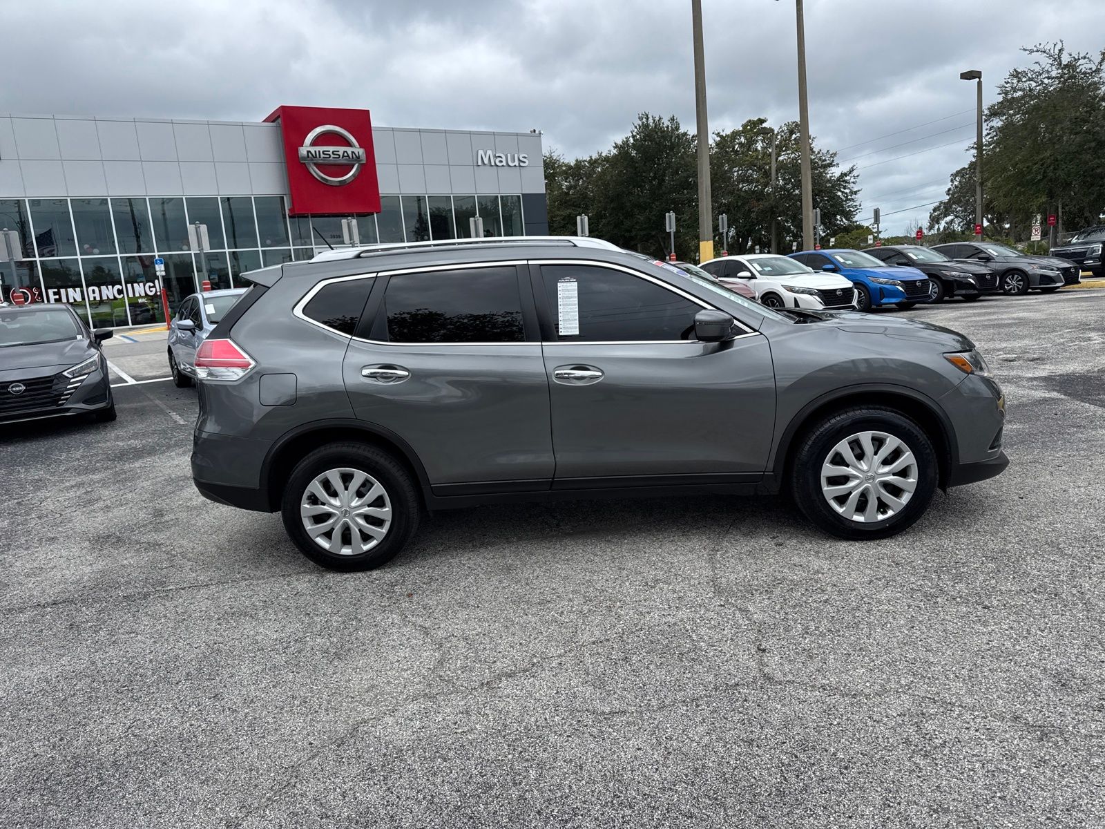 2016 Nissan Rogue S photo 3