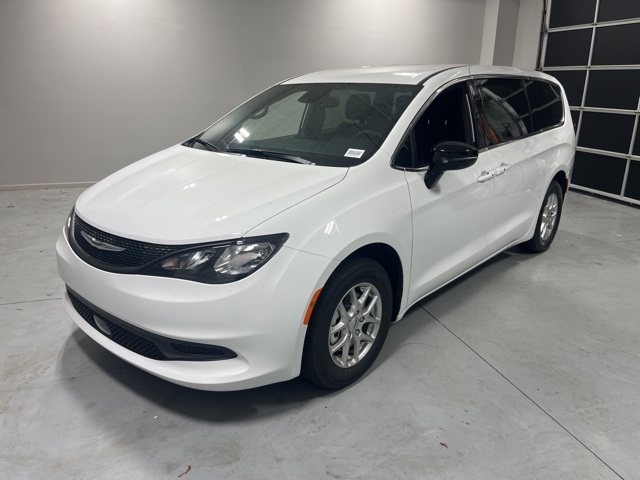 2025 Chrysler Voyager LX photo 3
