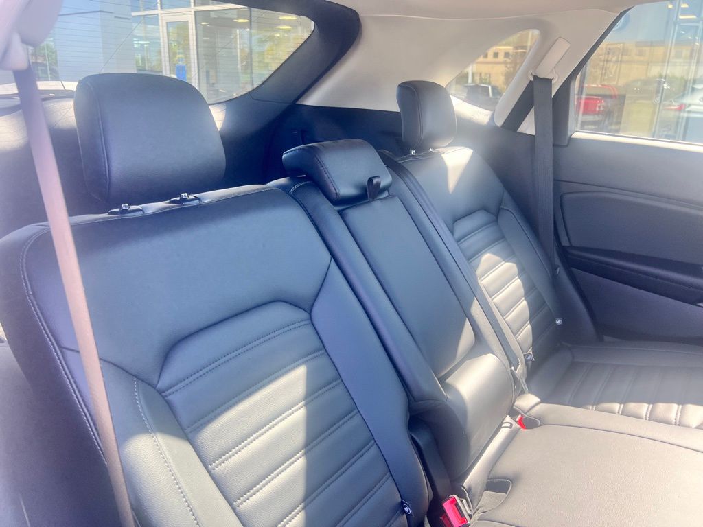 2022 Ford Edge SEL photo 24