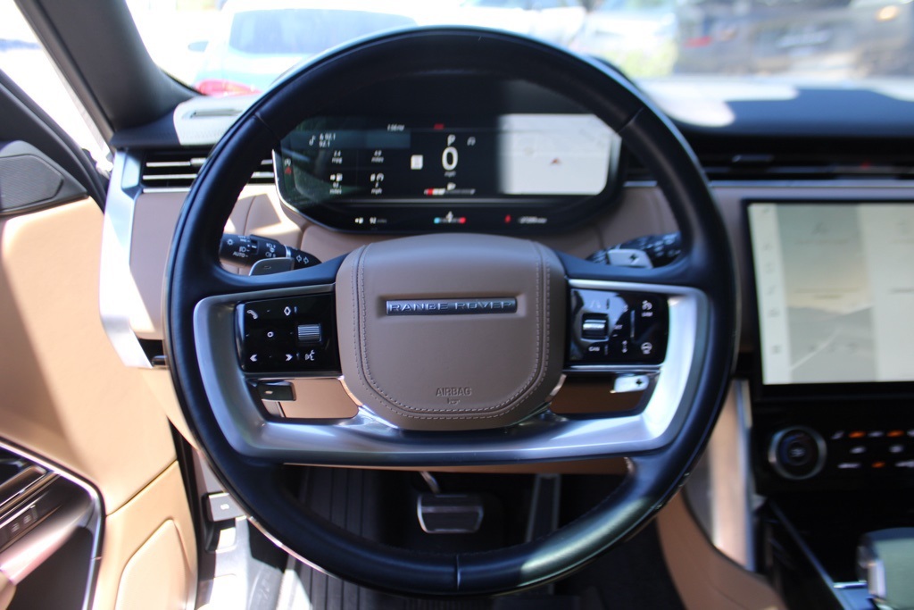 2023 Land Rover Range Rover SE photo 13