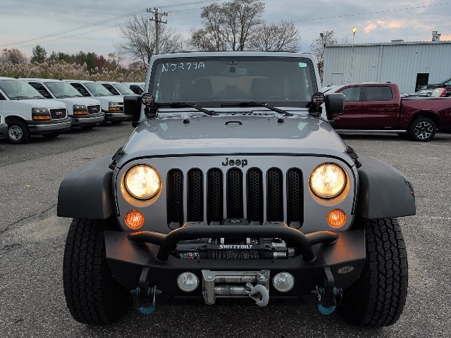 2015 Jeep Wrangler Unlimited Rubicon photo 2
