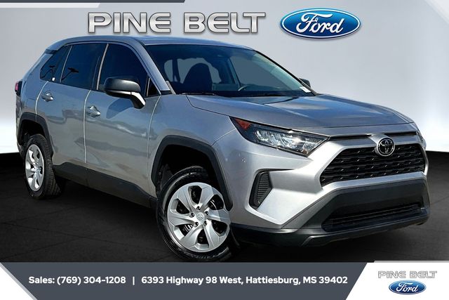 2022 Toyota RAV4 LE's photo