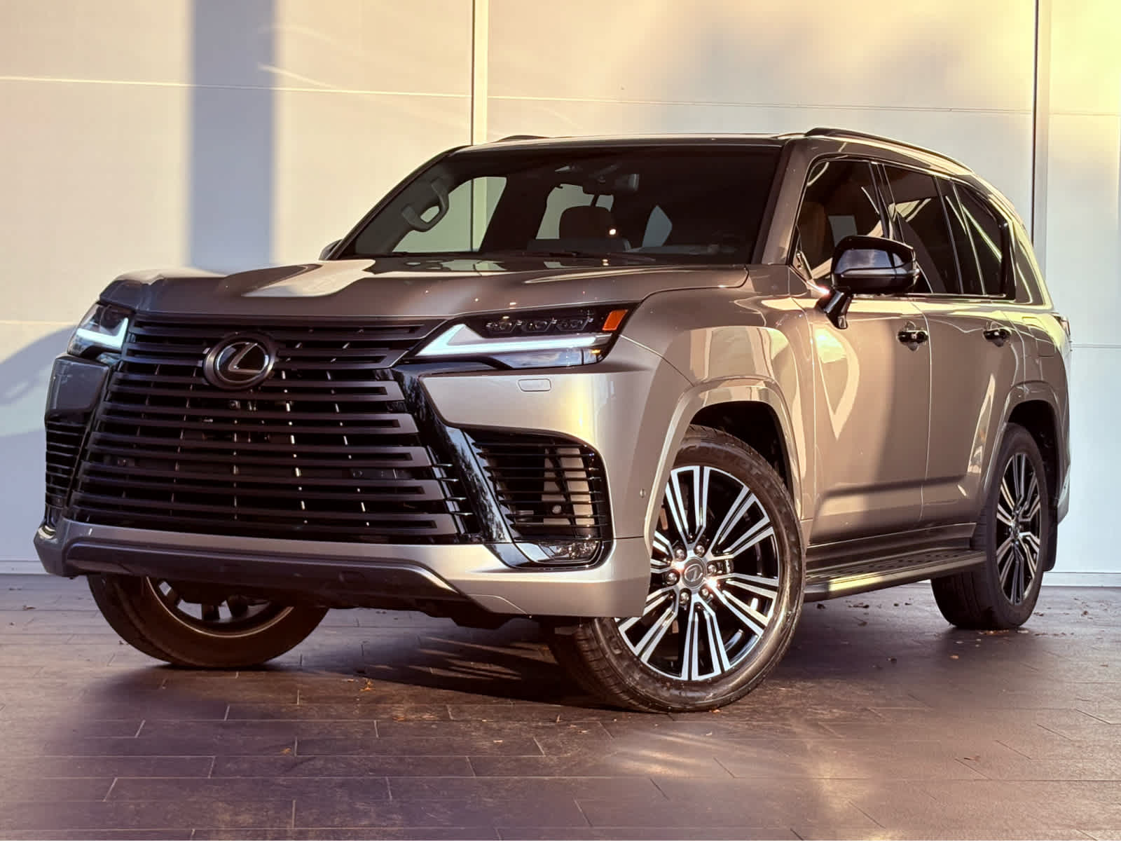 2025 Lexus LX Luxury's photo
