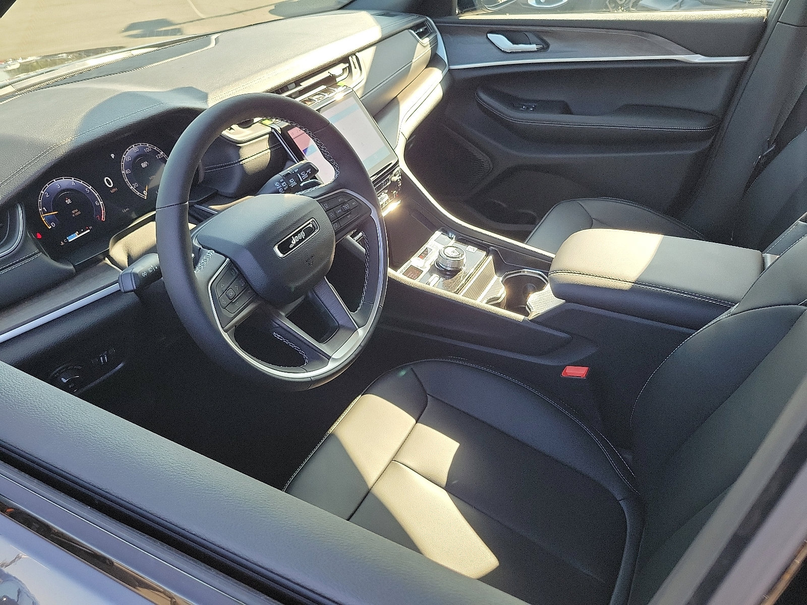 2025 Jeep Grand Cherokee Limited photo 3
