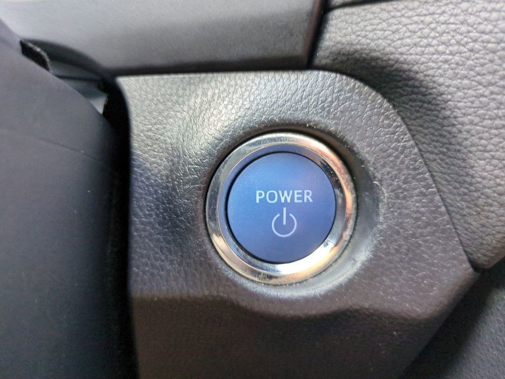 2021 Toyota RAV4 Hybrid XLE photo 34