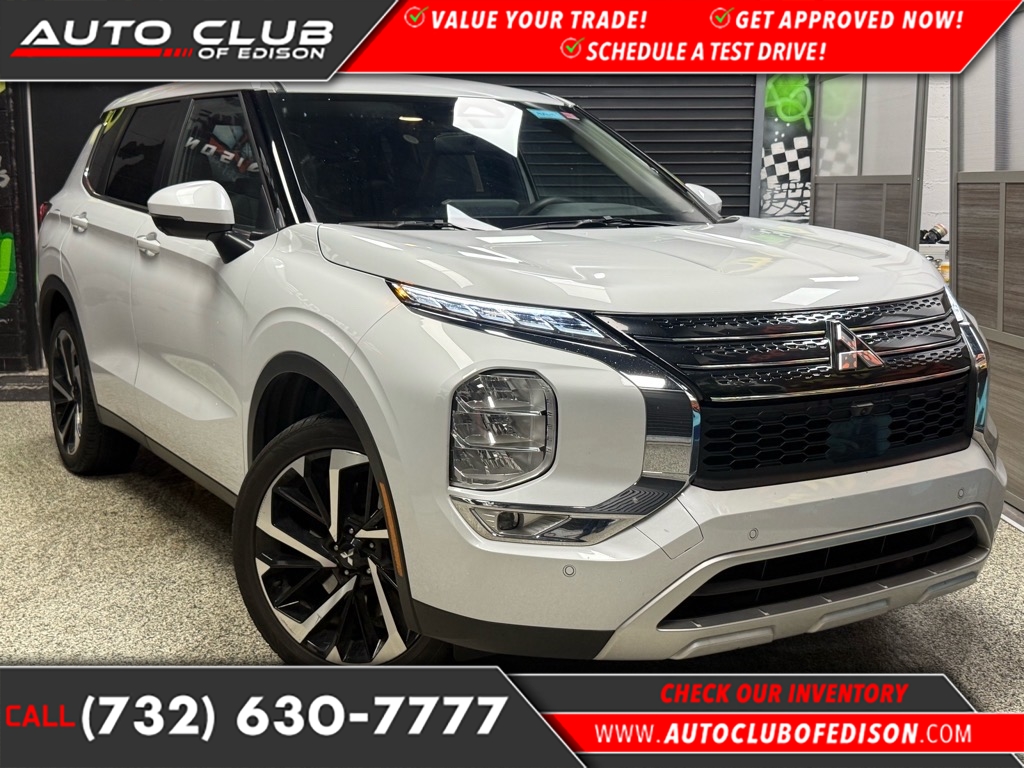 2024 Mitsubishi Outlander SE's photo