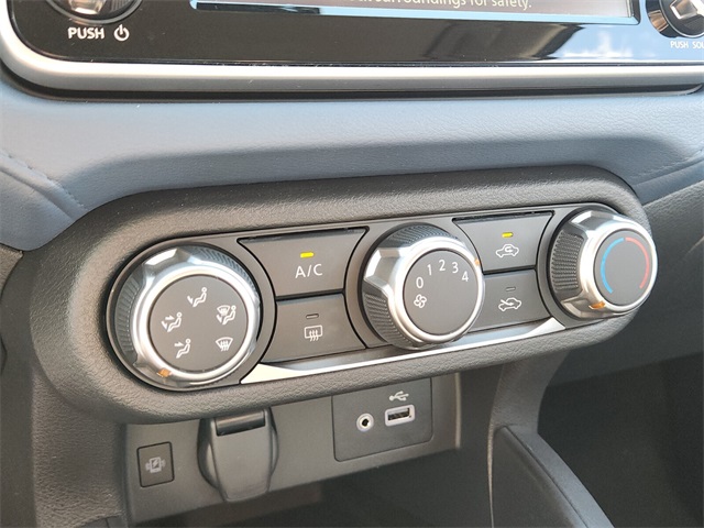 2025 Nissan Versa 1.6 SV photo 16