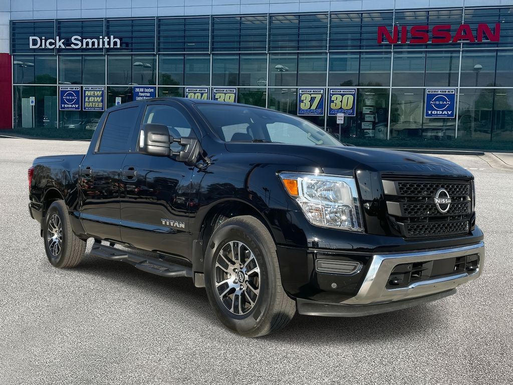 2024 Nissan Titan SV's photo