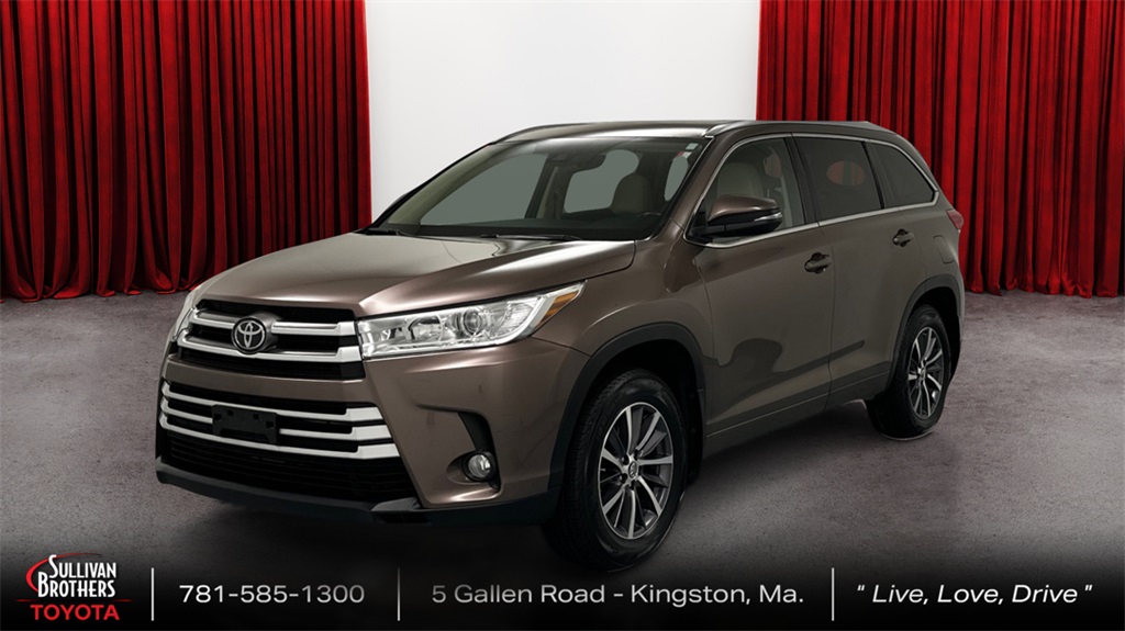 Used 2017 Brown Toyota XLE image 1