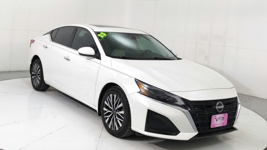 2023 Nissan Altima 2.5 SV photo 5