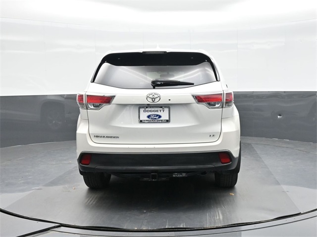 2016 Toyota Highlander LE photo 9