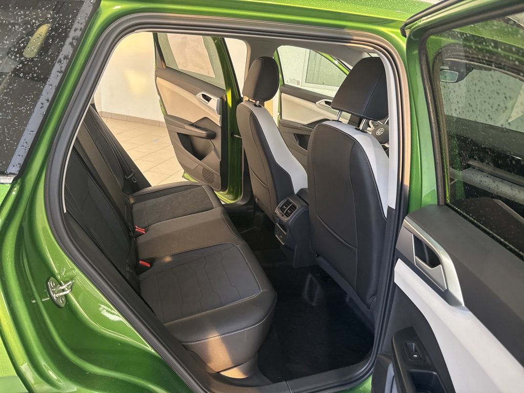 2025 Volkswagen Taos SE photo 13