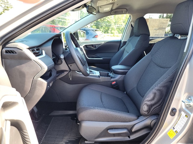2025 Toyota RAV4 LE photo 13