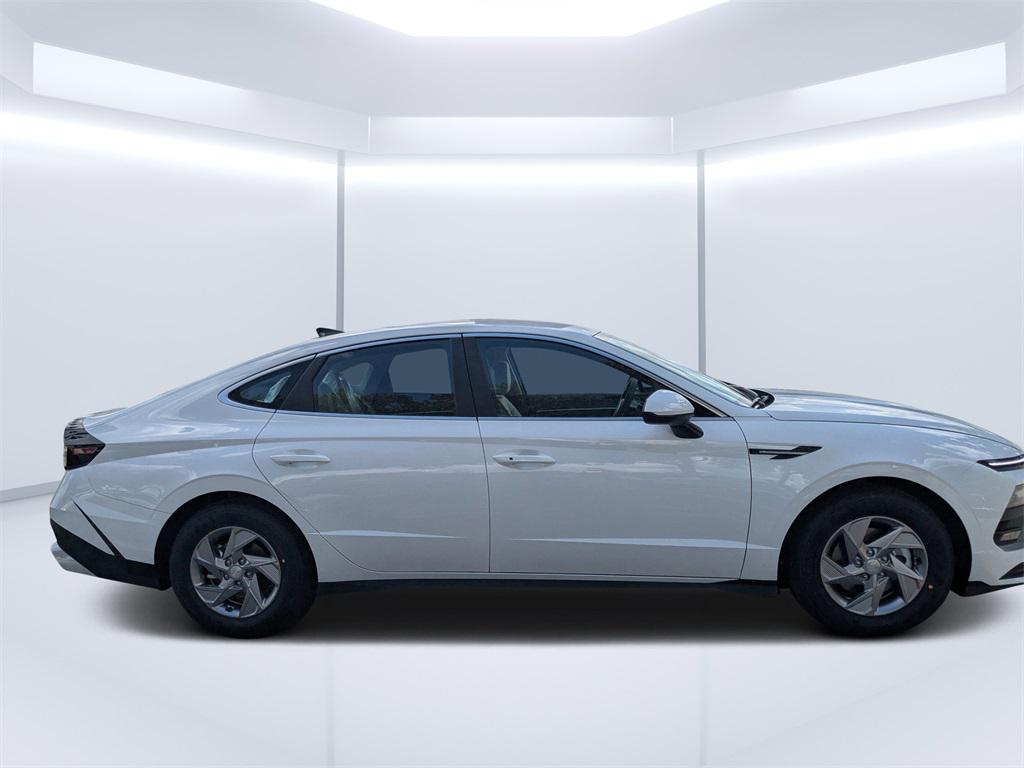 2026 Hyundai Sonata SE photo 2