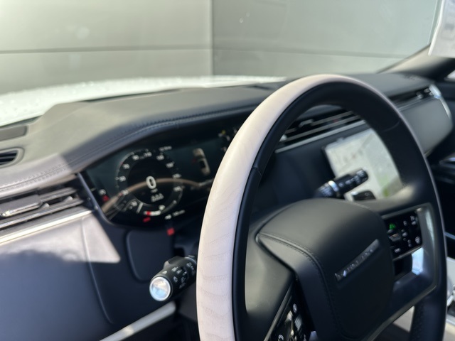2025 Land Rover Range Rover SV photo 19