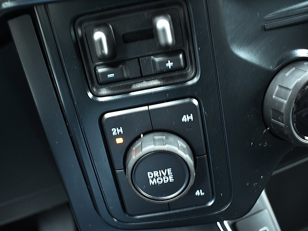 2025 Ford F-150 STX photo 17