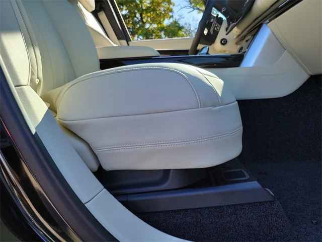 2025 Land Rover Range Rover SE photo 17