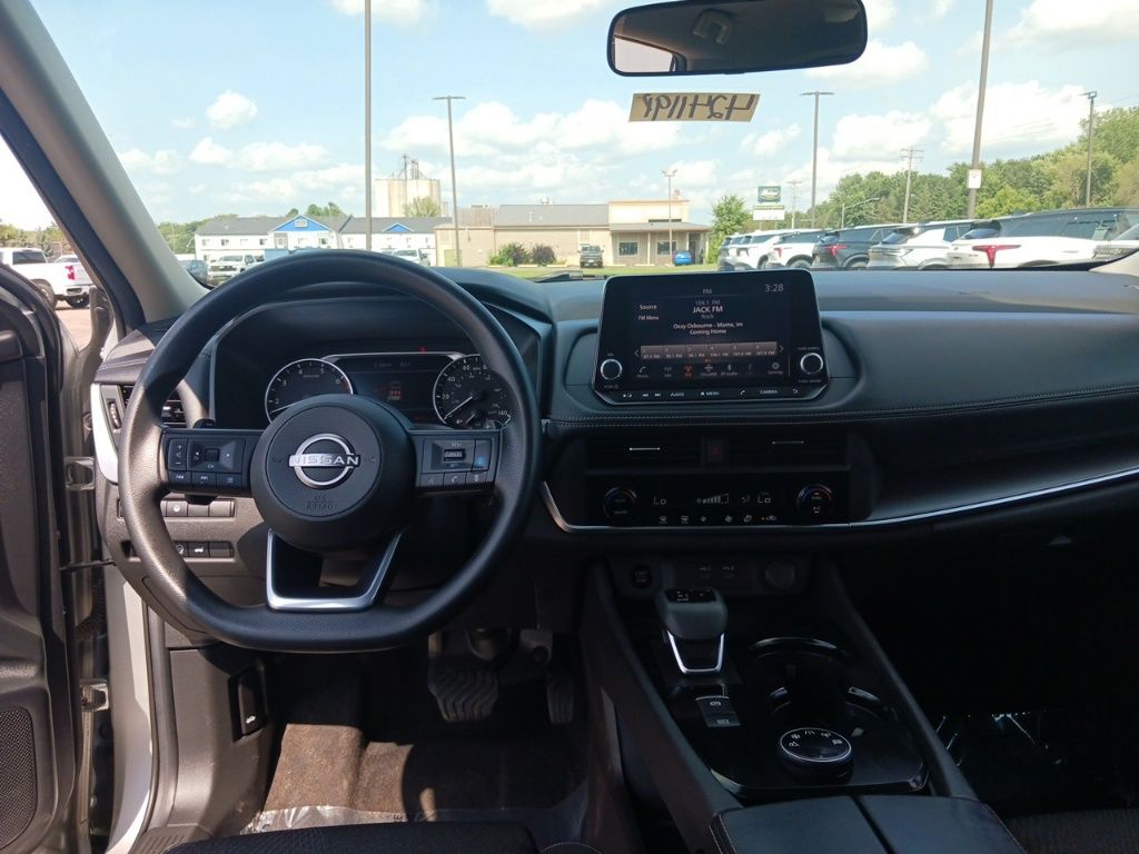 2024 Nissan Rogue SV photo 28