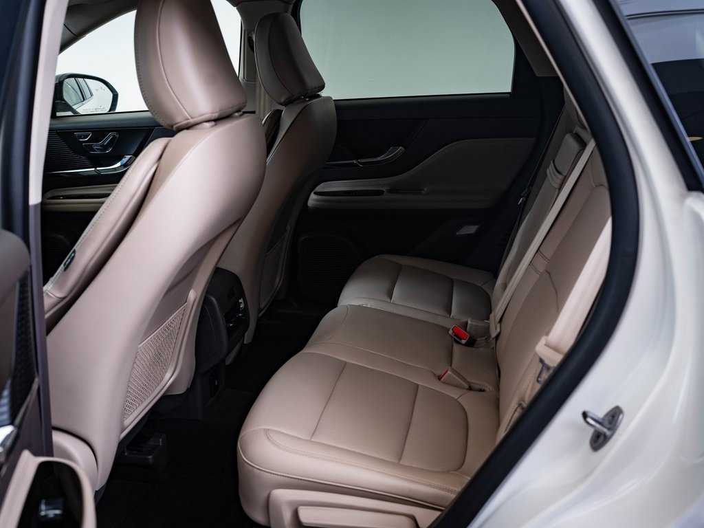 2022 Lincoln Corsair Standard photo 21